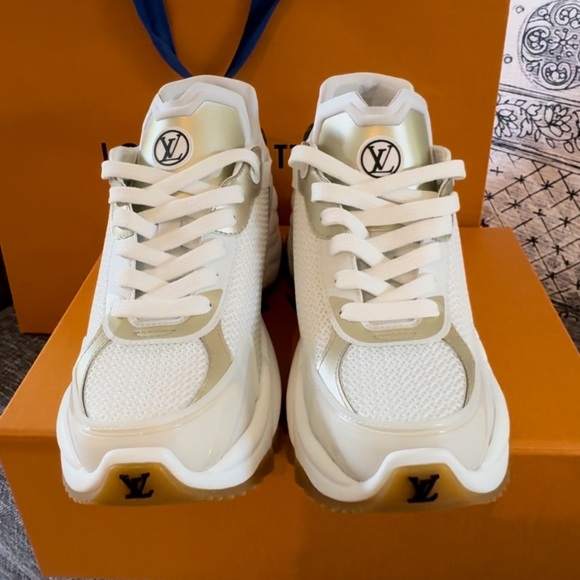 Brand new never worn Louis Vuitton Run 55 Sneaker White and Gold comes with box - Picture 4 of 5